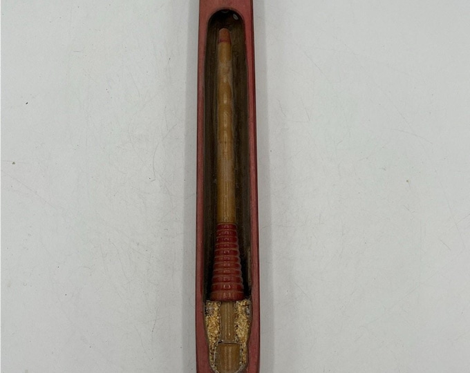 Weaving Wooden Shuttle, Vintage, Metal Tips, Original Thread Holder Bobbin AS IS
