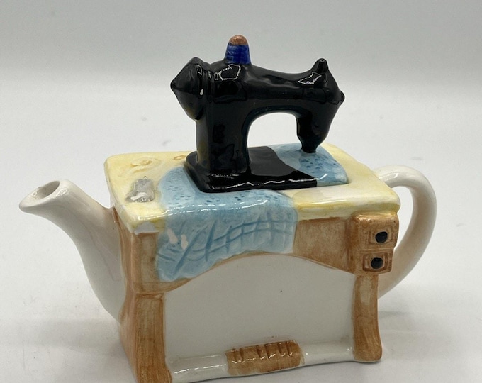 Vintage Cardinal Tee Nee Sewing Machine Teapot 1995 Hand Painted Ceramic 6”