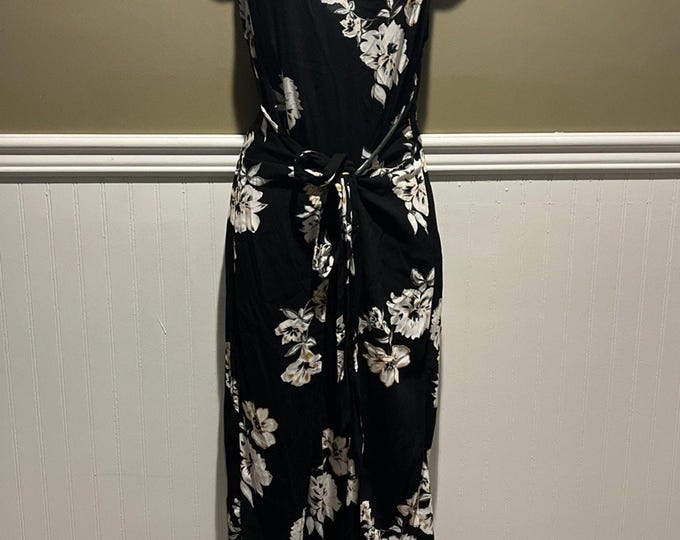 Eyeshadow Black Floral Wide Leg Jumpsuit NWT Size M Sleeveless Belted V-Neck