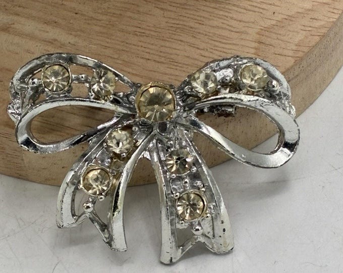 Vintage Silver Tone Bow Brooch Champagne Rhinestone Pin 1940s Pot Metal 2 Inch