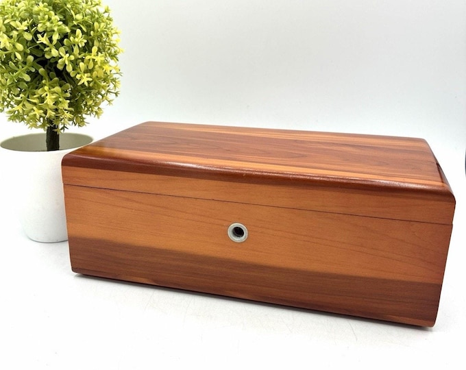 Vintage Lane Mini Cedar Hope Chest Daneby’s Solon Ohio Jewelry Box 9” No Key