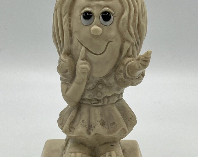 Vintage 70' W & R Berries Co “Guess Who I Like” Figurine Valentines Bday Gift
