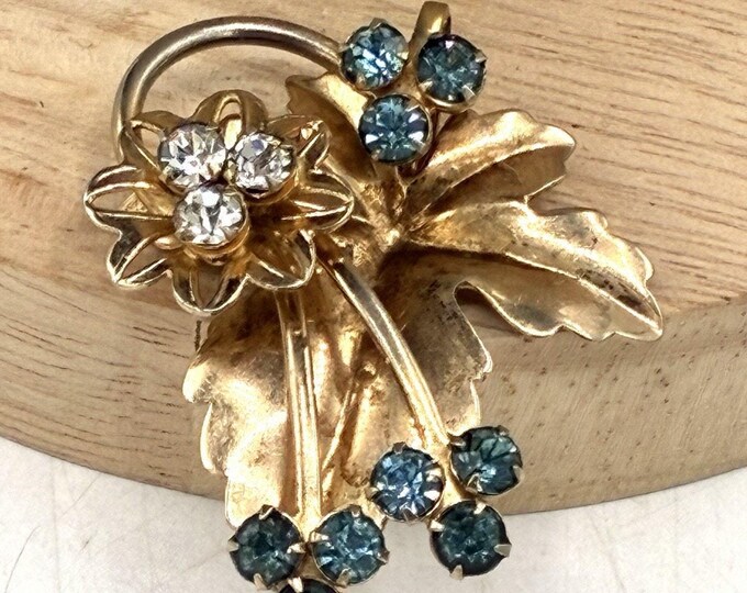 Vintage Gold Tone Leaf Pendant Blue Teal Rhinestone Flower 1950s Unsigned 2in
