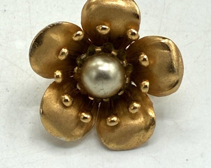 Vintage Signed Coro Gold Tone Five Petal Flower Brooch Domed Metal Center 1 Inch