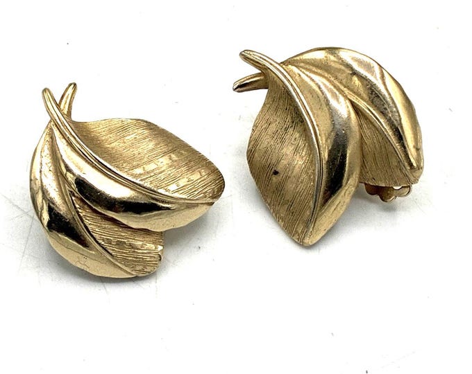Vintage Gold Tone Curled Leaf Clip Earrings Brushed Matte Finish