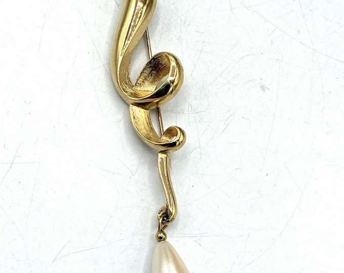 Vintage Modernist Gold Tone Ribbon Brooch Faux Pearl Teardrop Dangle Pin