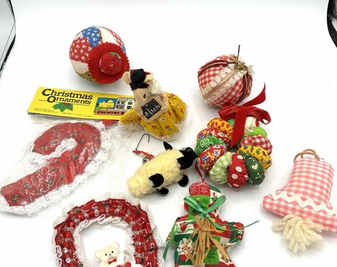 Vintage Folk Art Christmas Ornaments Lot Cloth Mouse Sheep Wreath Country