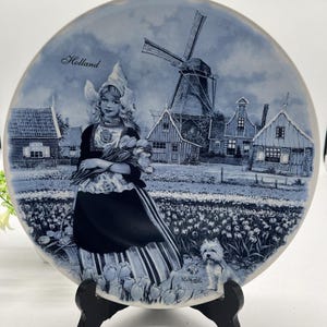 9.5 &quot; Delftware Plate Ter Steege JC van Hunnik Dutch Maiden, 1996. With Stand