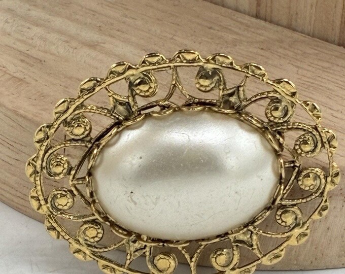 Vintage Faux Pearl Cabochon Brooch Gold Tone Oval Filigree Scrollwork Pin 1960s