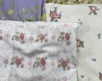 Set di lenzuola vintage con stampa floreale, 4 pezzi: 2 lenzuola piane matrimoniali e 2 lenzuola singole con angoli elasticizzati.