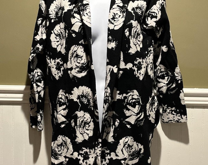 Vintage Tahari Black White Floral Rose Knit Open Cardigan Women’s Small Heavy Knit