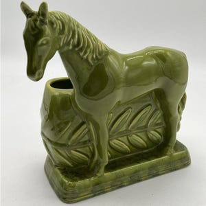 Vintage Haeger 3529 groene keramische paardenbak glanzend aardewerk beeldje