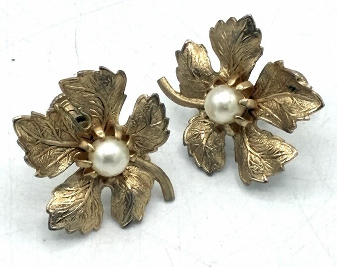 Vintage Gold Tone Leaf Faux Pearl Screw Back Earrings 1 Inch Floral