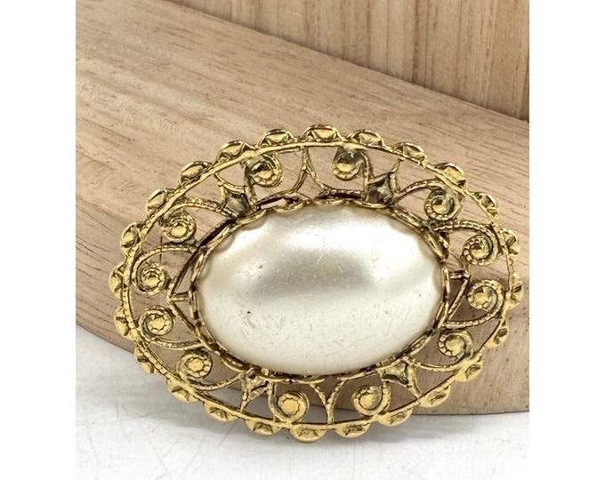 Vintage Faux Pearl Cabochon Brooch Gold Tone Oval Filigree Scrollwork 1960s