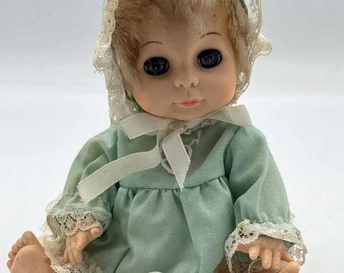 Vintage Baby Dear Tiara Dolls By Playmates 7” Green dress Bonnet Blonde Hair Sleepy Eyes