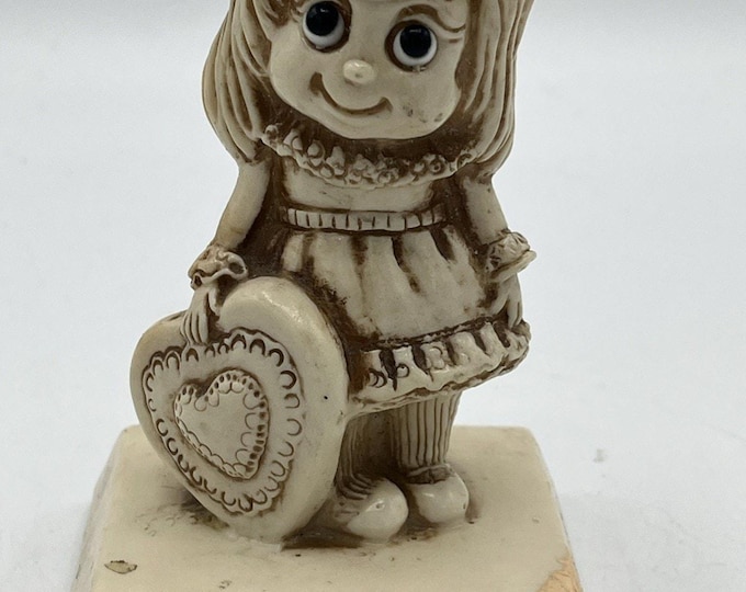 Vintage W & R Berries Co 75’ Be My Valentine” Figurine Valentines Bday Gift READ