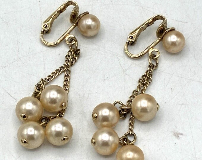 Vintage Sarah Coventry Faux Pearl Cluster Dangle Drop Clip Earrings Gold Tone