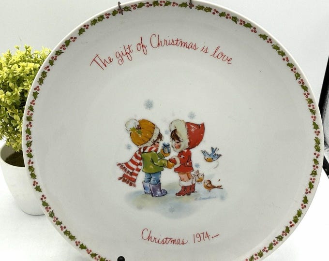 Vintage Gigi Christmas 1974 Plate Gift of Christmas Is Love Japan 10.25”