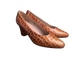 Zapatos de tacón de bloque Caressa Camel de charol para mujer, talla 9 M, suela de cuero.