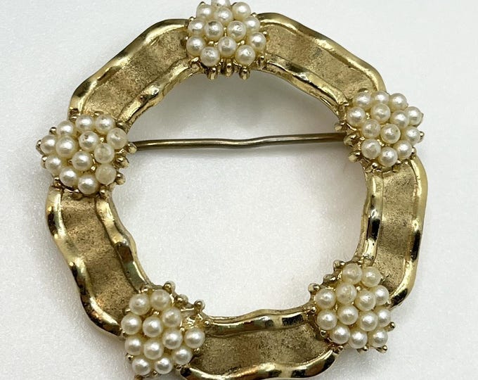 Vintage Crown Trifari Brooch Gold Tone Faux Pearl Wreath Circle Pin 1.75”