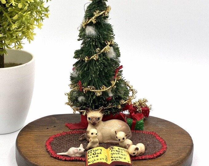 Vintage Handmade Siamese Cat Christmas Scene Folk Art Wood Base Kittens