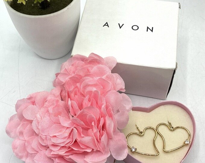 Avon 2007 Love in Bloom CZ Heart Hoop Earrings Flower Box NOS Gold Tone