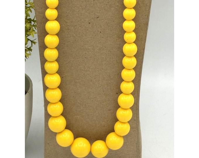 Vintage Yellow Beaded Necklace Graduated Beads Gold Tone Clasp 30 Inch