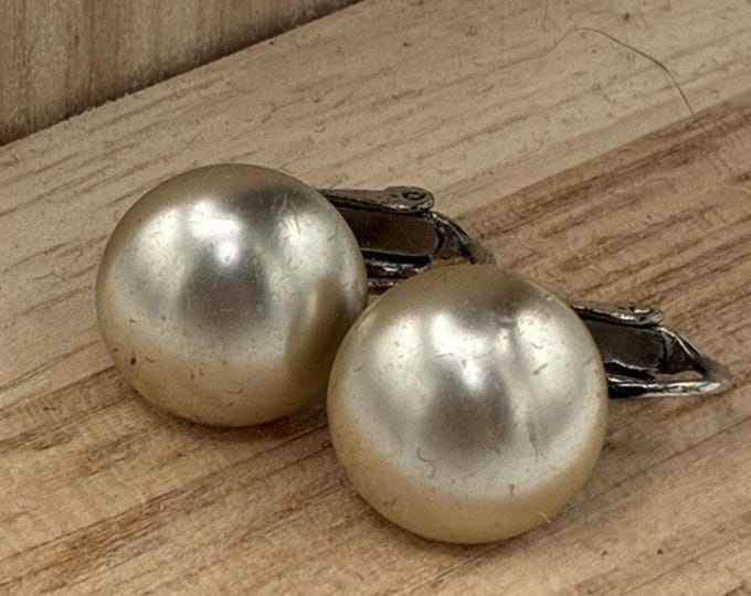 Vintage Signed Marvella Clip On Earrings Faux Pearl Cream Silver Tone Round
