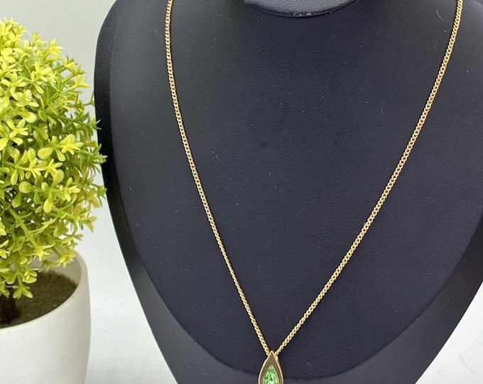 Gold Tone Green Pear Stone Pendant Necklace Bezel Set Teardrop 16”