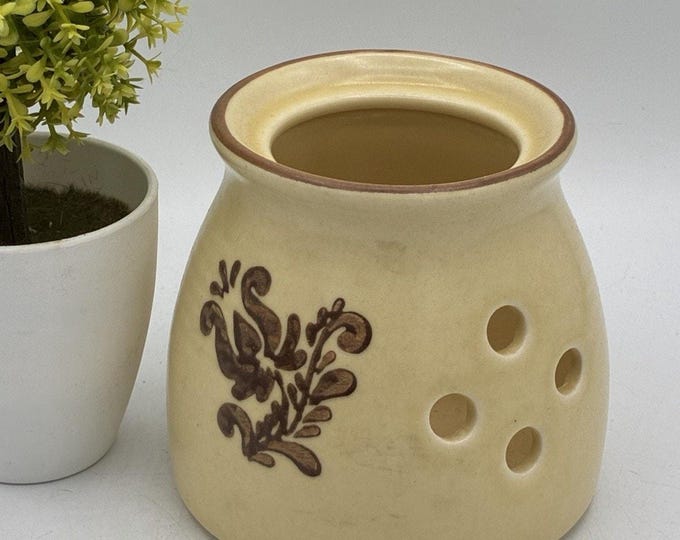 Pfaltzgraff Village Garlic Keeper Jar Ceramic Brown Folk Art USA Vintage