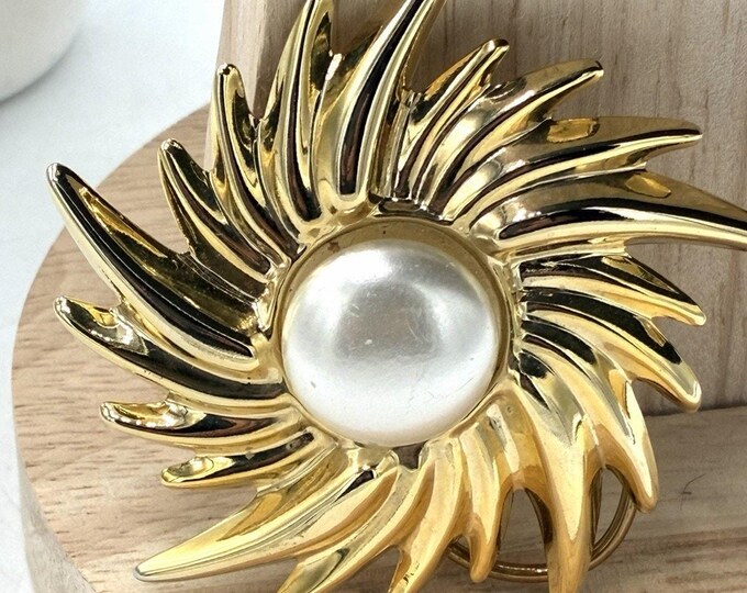 Vintage Gold Tone Sunburst Scarf Clip Faux Pearl Center Swirl Rays Statement