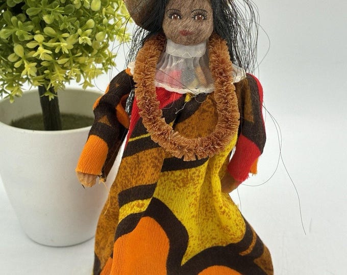 Vintage Makaleka Hawaiian Doll 6.5” Tapa Mache Holomuu Hawaii Original Tag