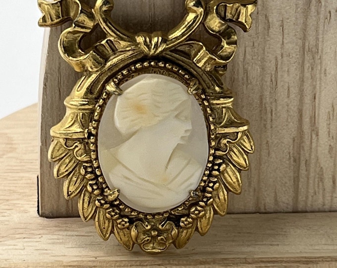 Vintage Geno Signed Ivory Cameo Brooch Gold Tone 1.75”