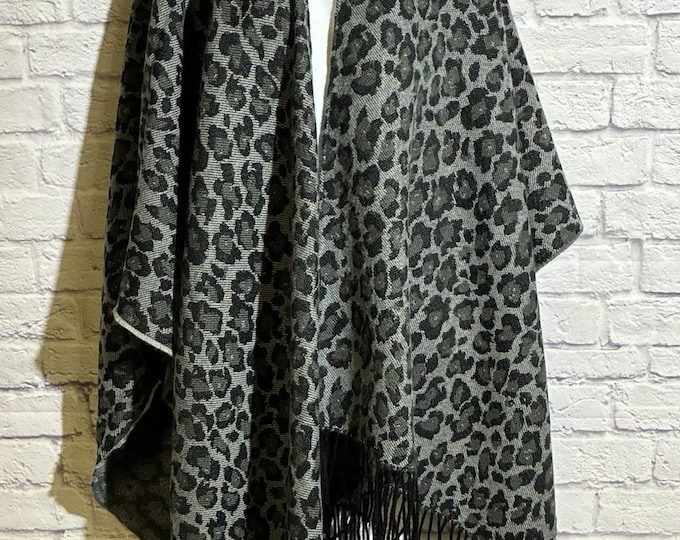 Croft & Barrow Leopard Print Cape Shawl Wrap Gray Black Fringe One Size