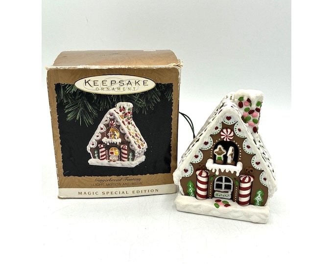 Hallmark Gingerbread Fantasy Magic Ornament Light Motion Music Untested