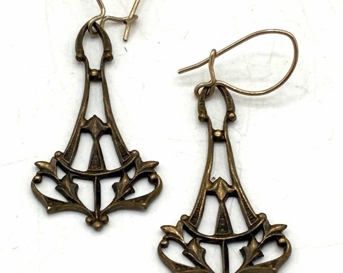 Vintage Brass Filigree Art Nouveau Dangle Earrings Fleur de Lis Scrollwork 1.5”