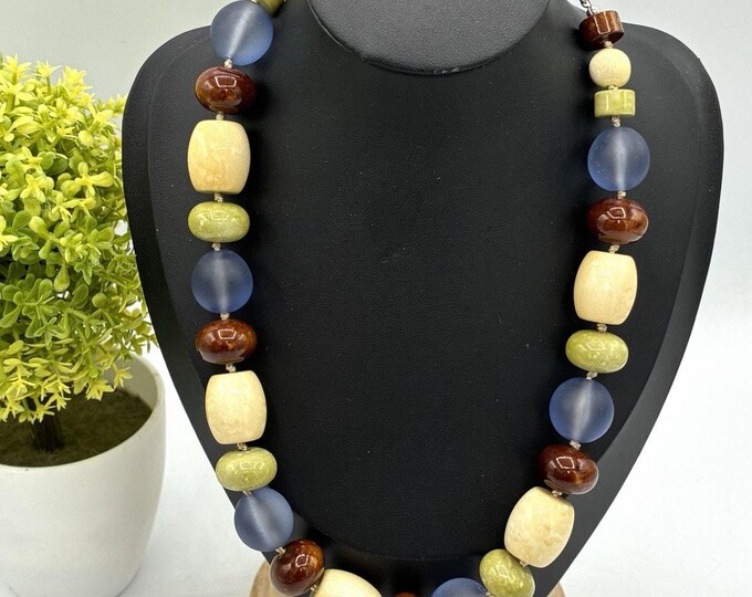 Liz Claiborne Chunky Mixed Bead Necklace Blue Frosted Honey Green Cream 18 Inch