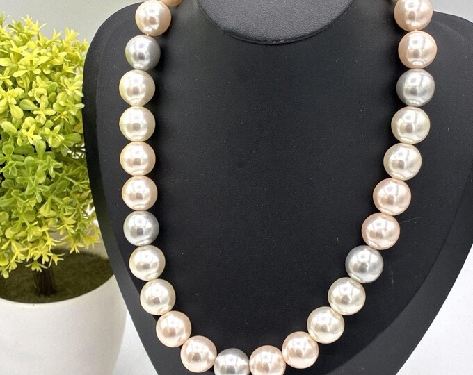 Vintage Chunky Multicolor Faux Pearl Necklace Cream Pink Gray 16in