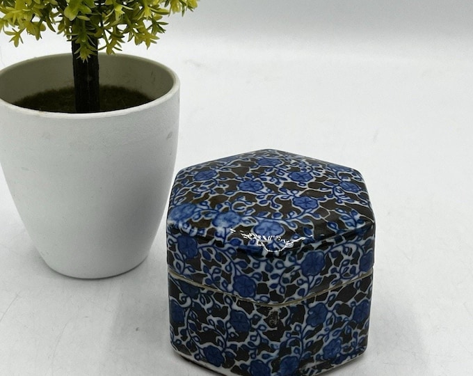 Chinoiserie Porcelain Hexagonal Trinket Box Blue White Floral Dark Ground 3 In