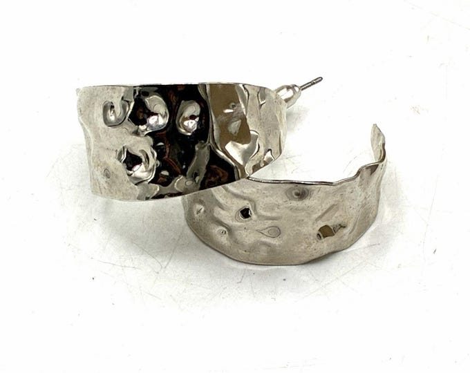 Silver Tone Wide Hoop Earrings Hammered Cutout Modernist Statement 1.25”