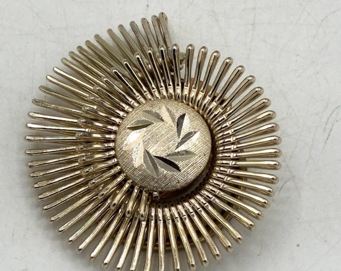 Vintage Starburst Scarf Clip – Mid‑Century Gold Tone Engraved Sunburst 1.5”