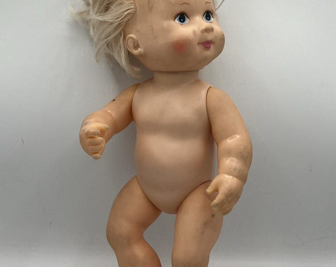 Vintage 1979 Remco Doll Squeeze Back and She Shakes Her Head Yes No 14in