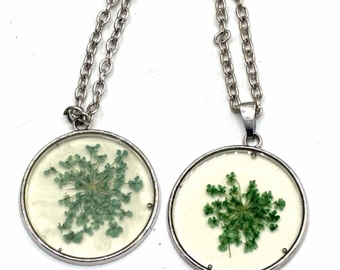 2 Dried Flower Pendant Necklaces Green Botanical Resin Silver Tone 22”
