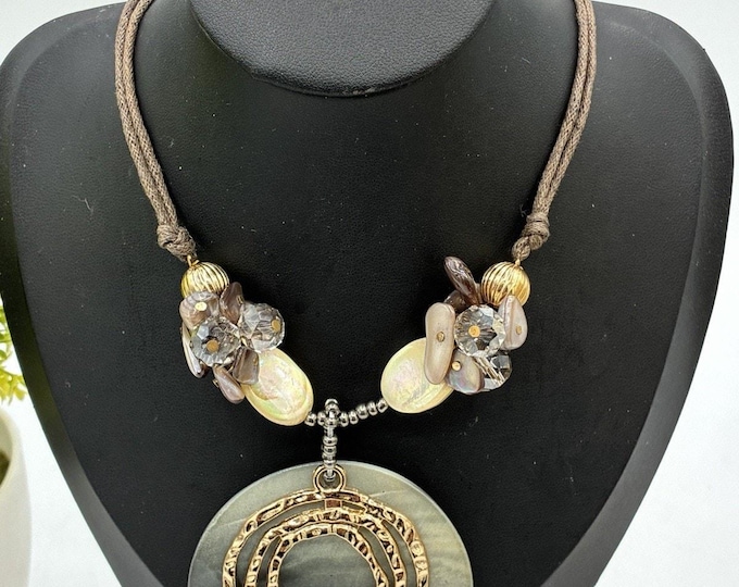 Kohls COLOR Necklace Earrings Set Shell Pendant Statement Jewelry Boxed