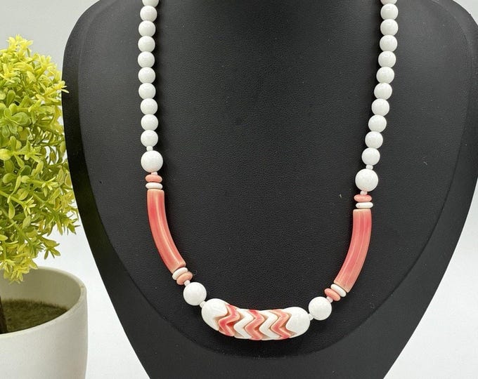 Vintage 1980s White Coral Pink Chevron Focal Bead Necklace Choker 14 inch
