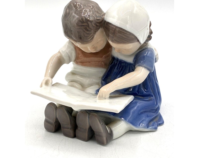 Bing Grondahl Copenhagen Two Children Reading Book Figurine #1567 Denmark