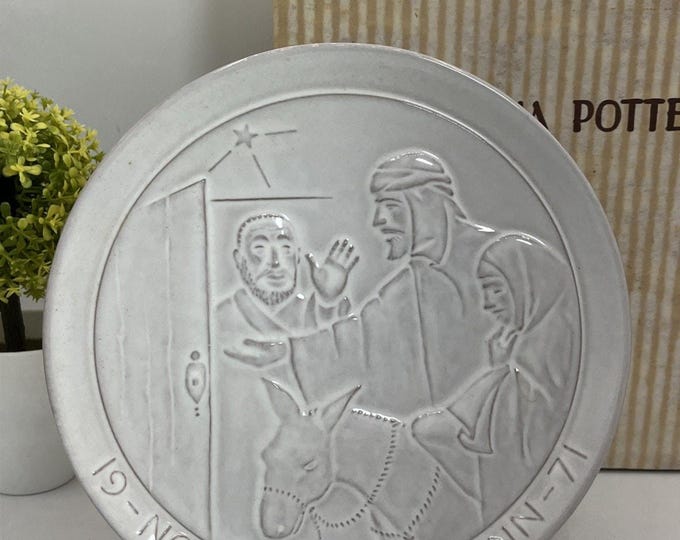Frankoma 1985 Annual Christmas Plate • “No Room in the Inn” • Vintage Pottery