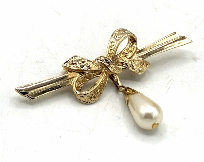 Vintage Gold Tone Bow Brooch Faux Pearl Dangle Ribbon Figural Pin 2.5”