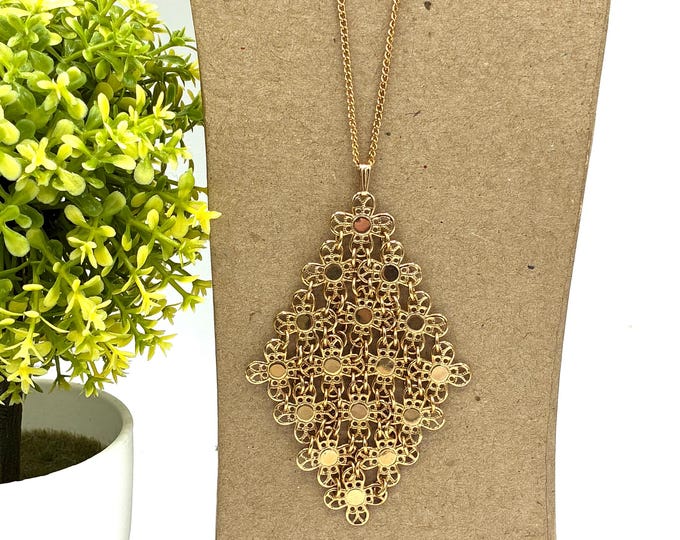 Vintage Sarah Coventry Gold Tone Daisy Flower Filigree Pendant Necklace 20 Inch