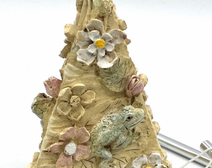 Old Country Gift Collection Frog Flower Resin Wind Chime Dragonfly Vintage